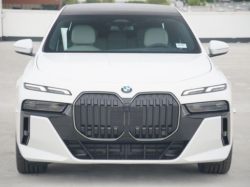 Used 2025 BMW 740i w/ Premium Package RWD image 2