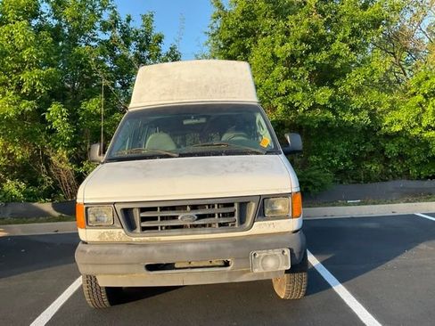 Used 2004 Ford E-350 and Econoline 350 Extended Super Duty RWD image 11