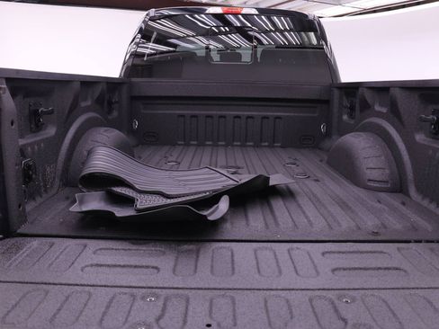 Used 2017 Ford F250 XLT w/ XLT Premium Package image 16