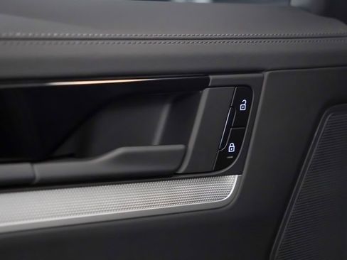 Certified 2025 Porsche Cayenne S image 15