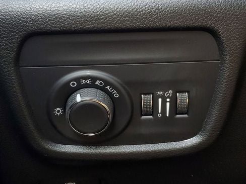 New 2025 Jeep Grand Cherokee Altitude image 33