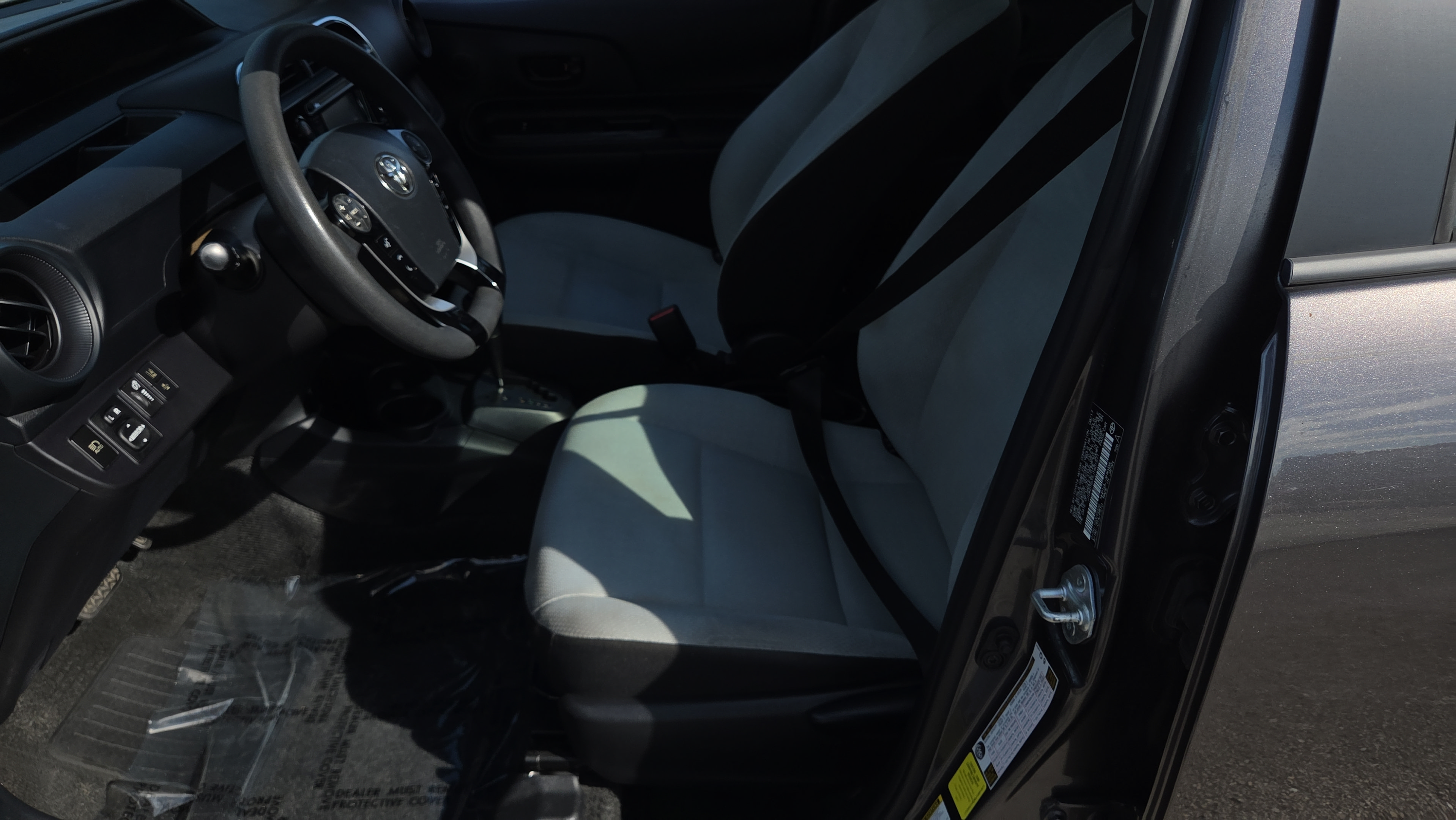 Used 2018 Toyota Prius C One FWD image 9