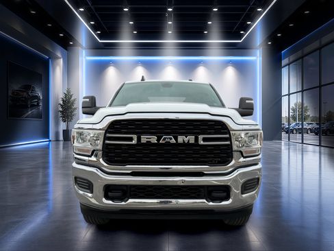 Used 2024 RAM 2500 Big Horn w/ Cold Weather Group AWD/4WD image 4