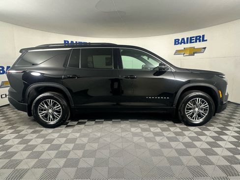 Used 2024 Chevrolet Traverse LT w/ Enhanced Driving Package image 8
