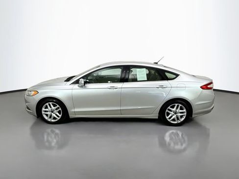 Used 2016 Ford Fusion SE FWD image 4