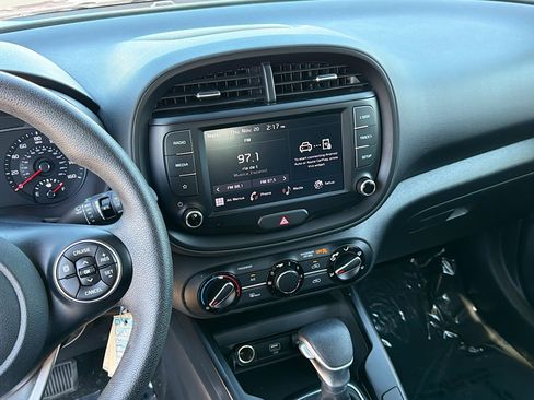 Used 2022 Kia Soul LX image 25