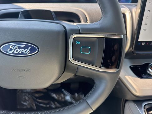 Used 2025 Ford Expedition Active AWD/4WD image 16