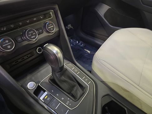 Used 2020 Volkswagen Tiguan SEL image 25