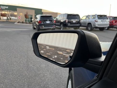 Used 2022 Chevrolet Equinox LS image 30