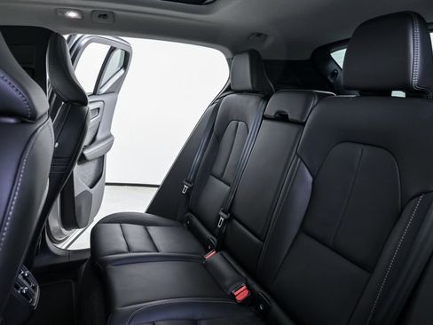 Certified 2025 Volvo XC40 B5 Plus image 21