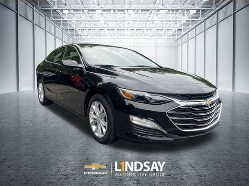 Used 2025 Chevrolet Malibu LT FWD image 2