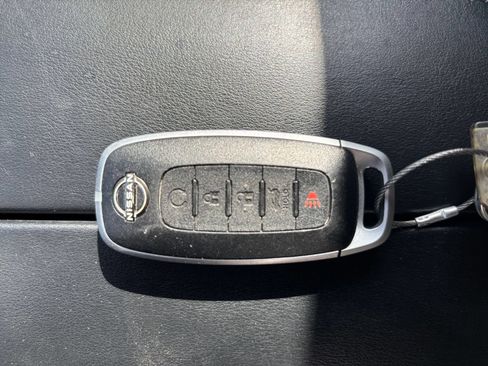 Used 2025 Nissan Rogue SV FWD image 22