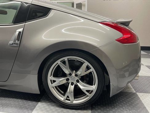 Used 2009 Nissan 370Z Touring w/ Sport Pkg RWD image 14