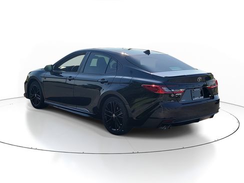 Used 2025 Toyota Camry SE FWD image 5