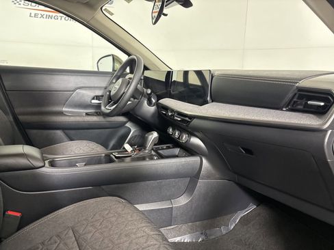 Used 2025 Nissan Kicks SV image 26