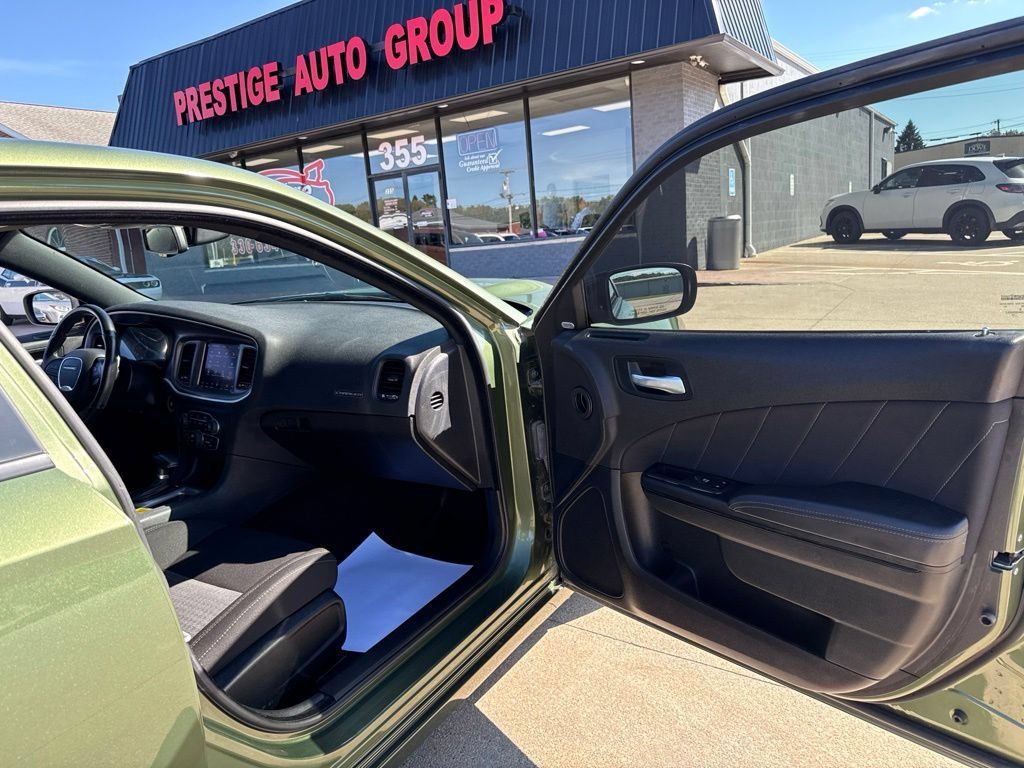 Used 2022 Dodge Charger R/T w/ Blacktop Package RWD image 39