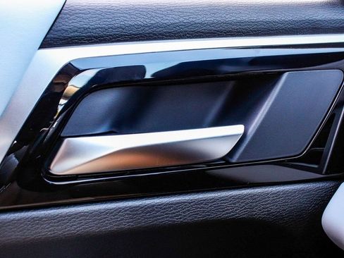 New 2025 Mitsubishi Outlander SE FWD image 9