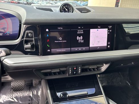 Used 2025 Porsche Cayenne E-Hybrid Coupe image 22