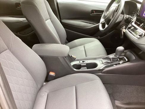 Certified 2025 Toyota Corolla LE FWD image 3