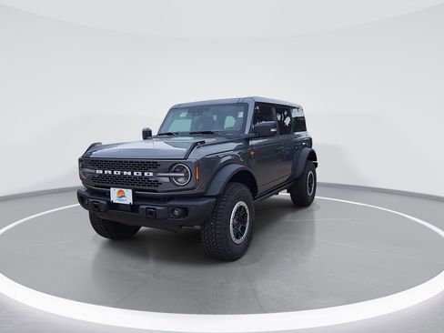 New 2025 Ford Bronco Badlands image 2