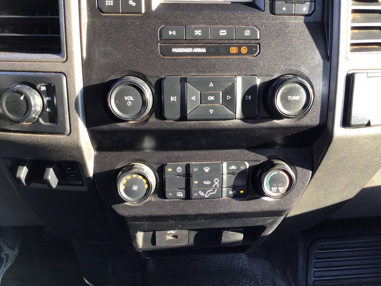 Used 2022 Ford F250 XL w/ Power Equipment Group AWD/4WD image 18