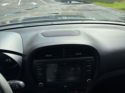 Used 2025 Kia Sportage LX image 17