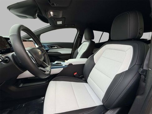 Used 2025 Chevrolet Equinox EV LT w/ Convenience Package image 2