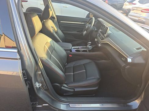 Used 2025 Nissan Altima 2.5 SR FWD image 2