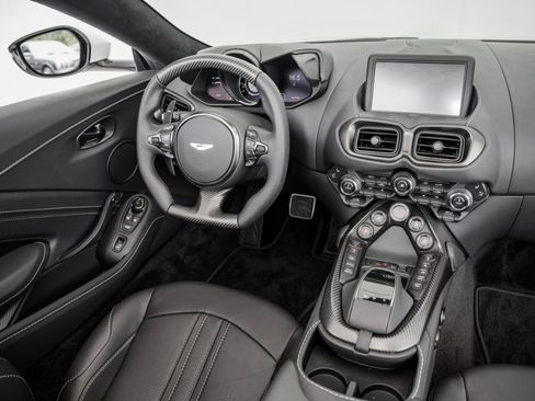 Used 2023 Aston Martin V8 Vantage Roadster image 19