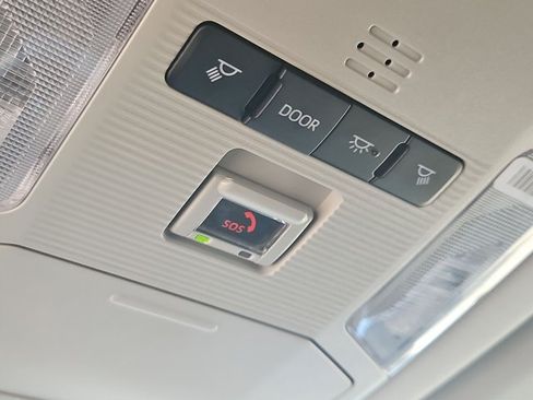 Used 2025 Toyota RAV4 LE AWD/4WD image 20