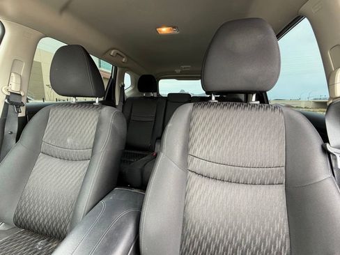 Used 2019 Nissan Rogue SV FWD image 12