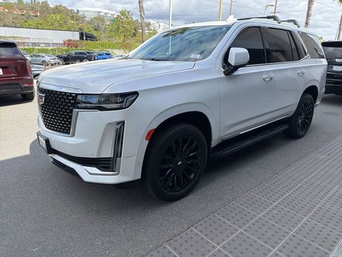 Used 2023 Cadillac Escalade Premium Luxury RWD image 3