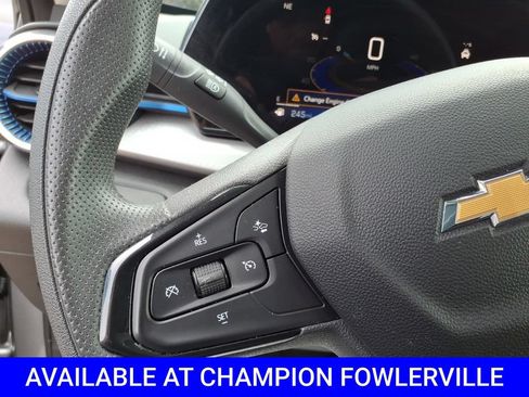 Used 2025 Chevrolet Trax LT FWD image 19