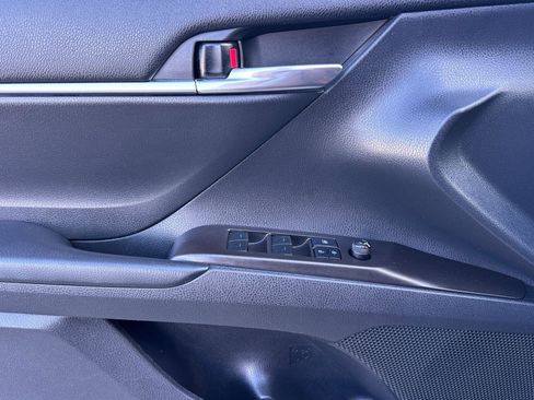 Used 2021 Toyota Camry SE image 10