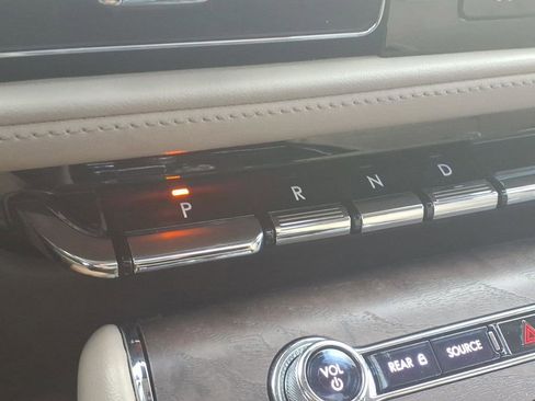 Used 2020 Lincoln Aviator Reserve w/ Equipment Group 202A image 11