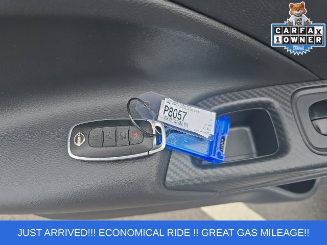 Used 2025 Nissan Versa SV FWD image 23