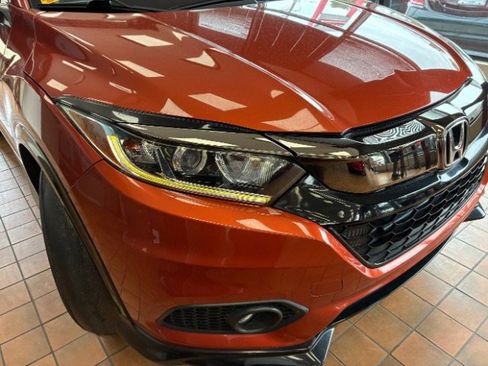 Used 2019 Honda HR-V Sport image 2