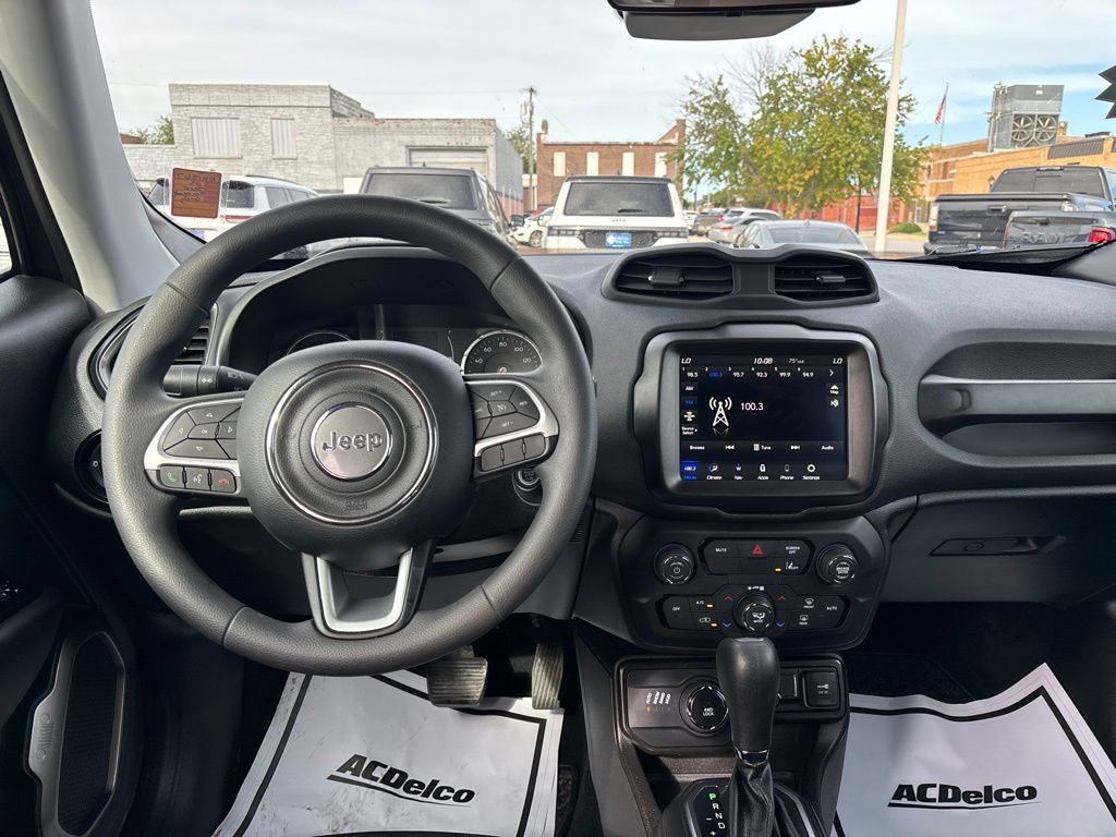 Used 2023 Jeep Renegade Latitude AWD/4WD image 32