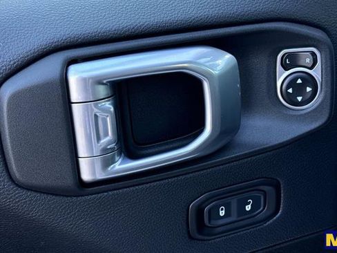 Used 2024 Jeep Wrangler Unlimited Rubicon w/ Technology Group image 12