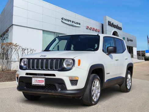 Used 2023 Jeep Renegade Latitude image 2