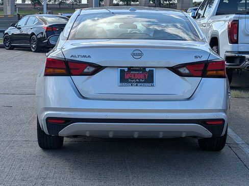 Used 2024 Nissan Altima 2.5 SV FWD image 5