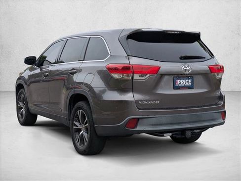 Used 2019 Toyota Highlander LE image 8