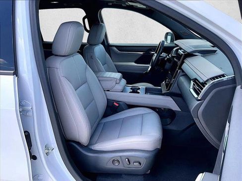 Used 2024 GMC Acadia Elevation w/ Luxury Package FWD image 9