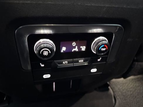 Used 2022 GMC Yukon XL SLT w/ SLT Premium Package AWD/4WD image 15