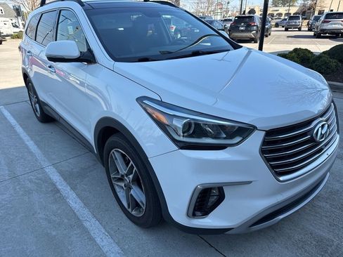 Used 2017 Hyundai Santa Fe SE image 4