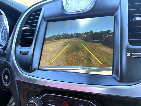 Used 2019 Chrysler 300 Limited image 13