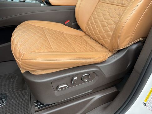 Used 2021 Cadillac Escalade Premium Luxury RWD image 23