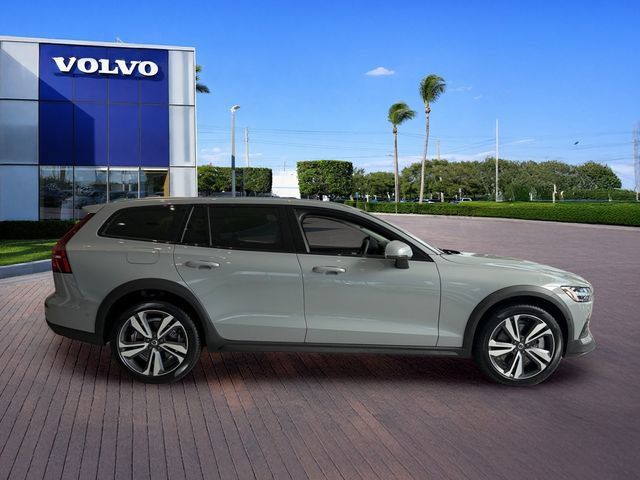New 2026 Volvo V60 B5 Cross Country Plus w/ Protection Package Premier AWD/4WD image 8