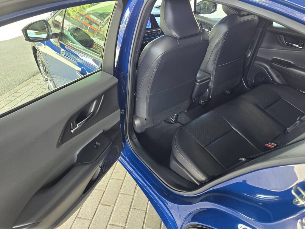 Used 2024 Toyota Prius XLE FWD image 14