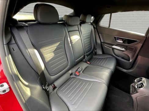 Used 2024 Mercedes-Benz GLC 300 4MATIC image 25